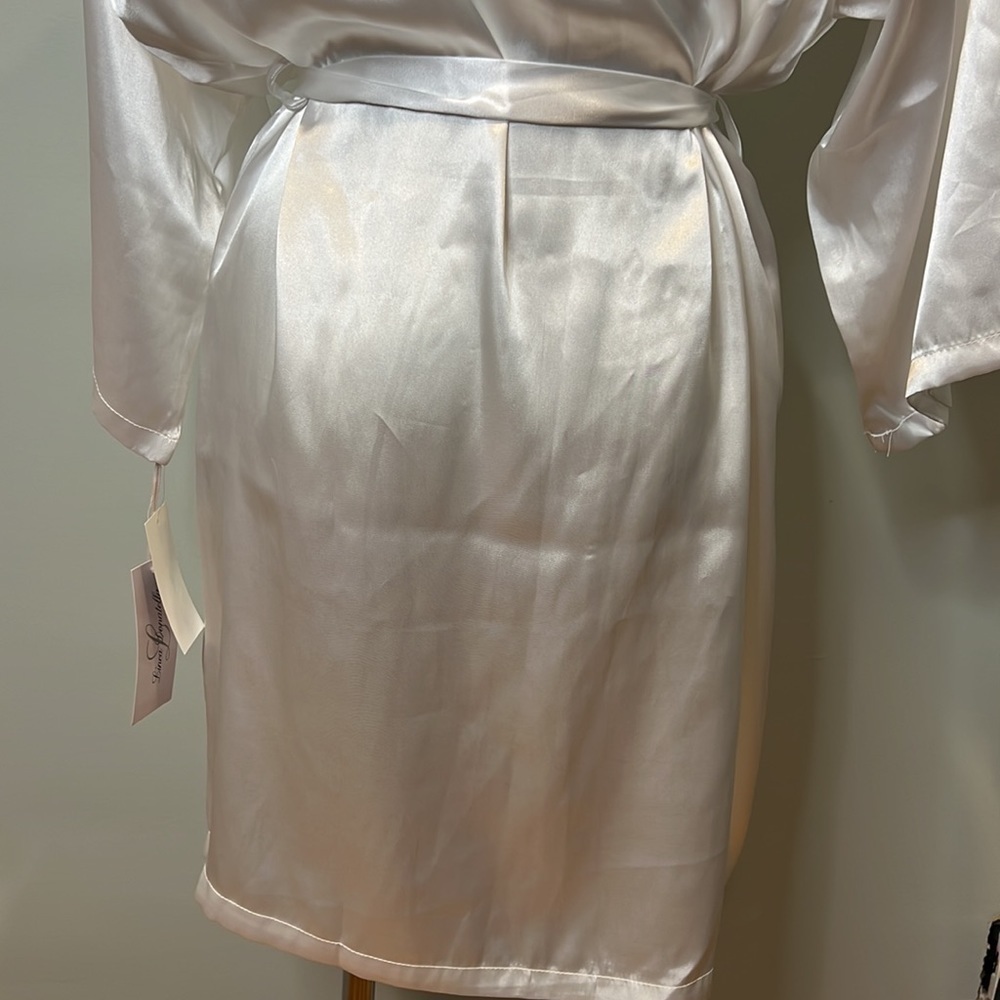 NWT MRS. Robe for Bride - Picture 10 of 12